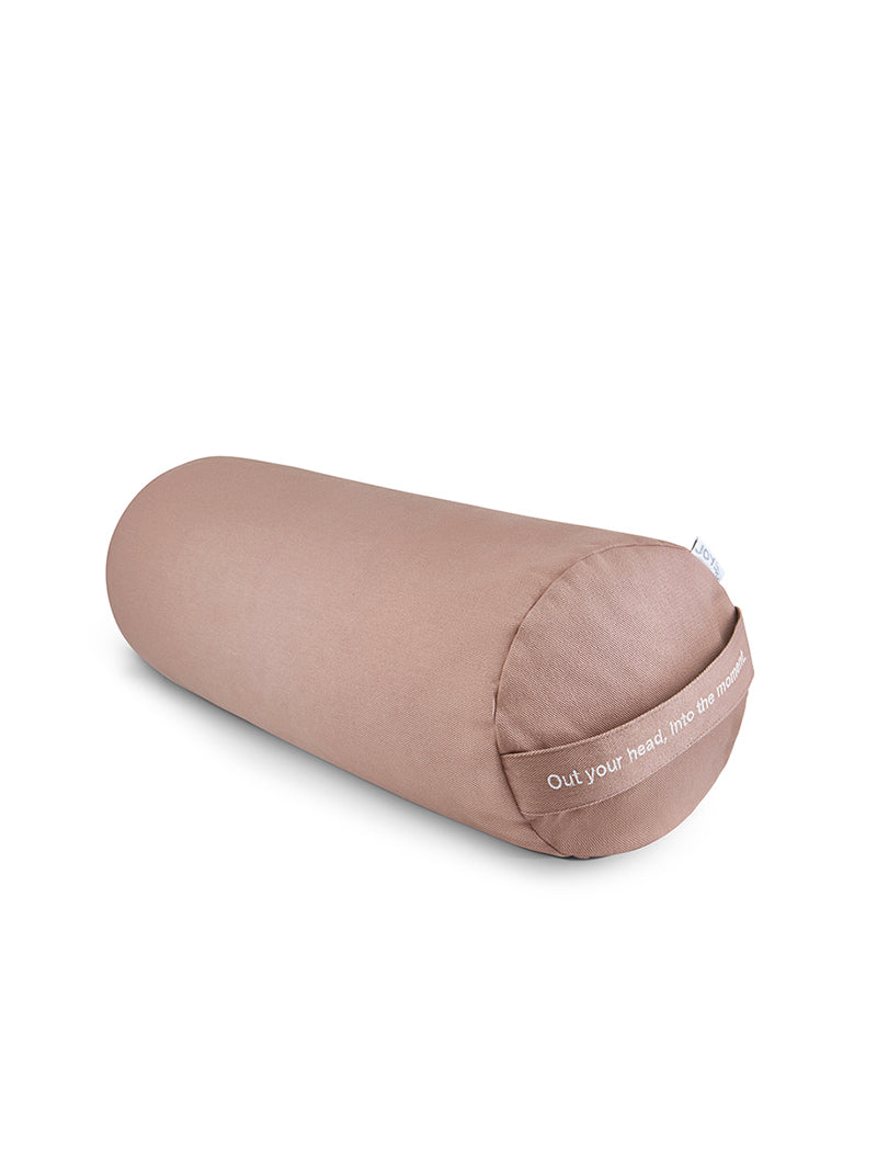 beżowy bolster wałek do jogi z gryką Into The Moment