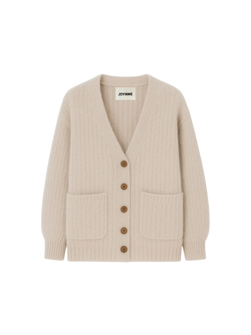 Miękki i ciepły sweter damski z alpaki i wełny jagnięcej w delikatnym beżowym odcieniu — delikatny dla skóry, o luźnym kroju oversize z kieszeniami