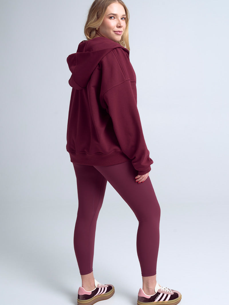 Bordowa, luźna bluza z kapturem damska na zamek Evolve - widok na plecy i kaptur