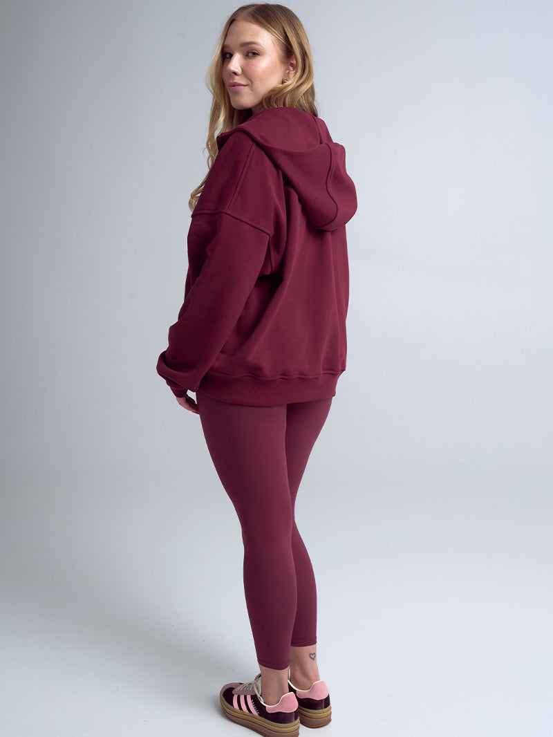 Bordowa, luźna bluza z kapturem damska na zamek Evolve - zestaw z bordowymi legginsami
