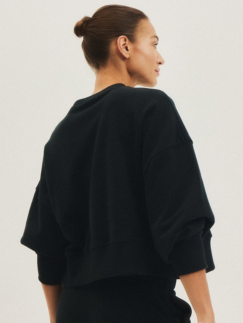 Widok z tyłu na bluzę WAVE JOYINME, prezentujący jej prosty, funkcjonalny design