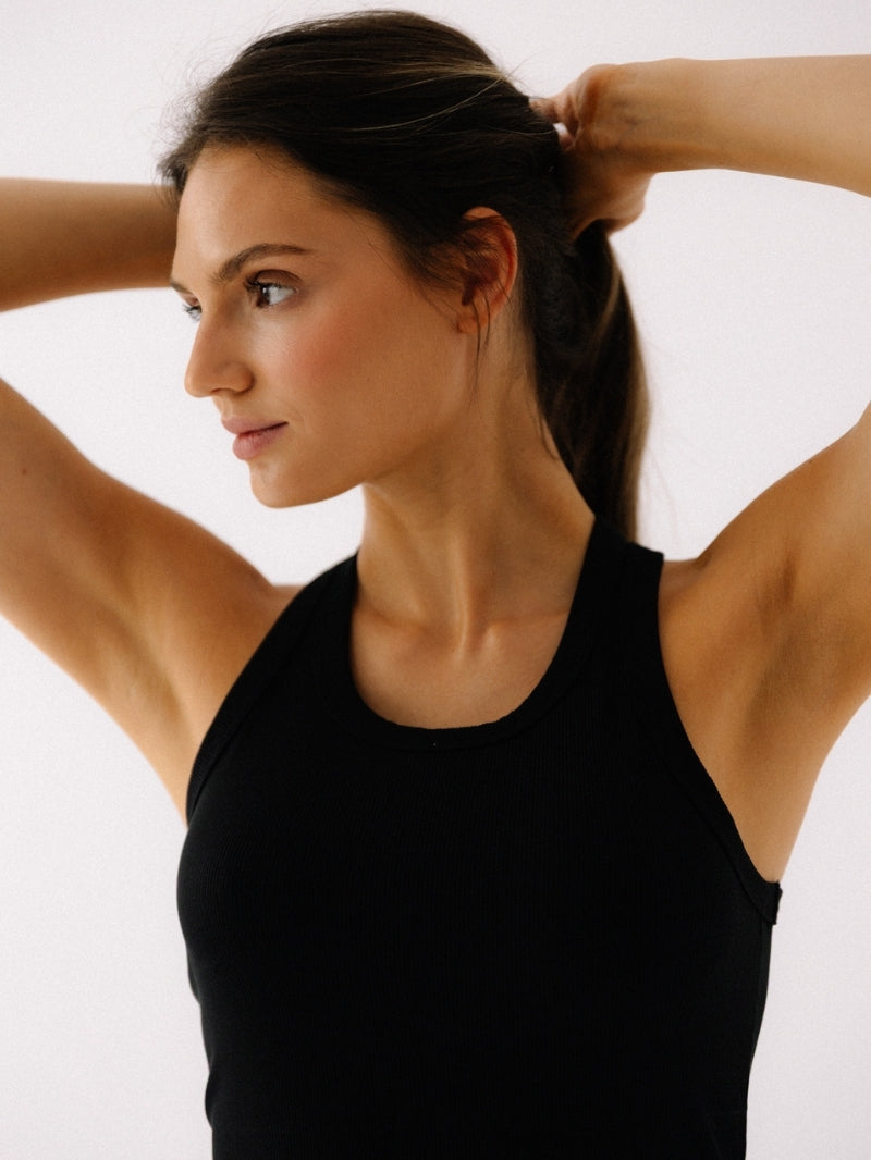 Czarna damska bokserka o klasycznym kroju