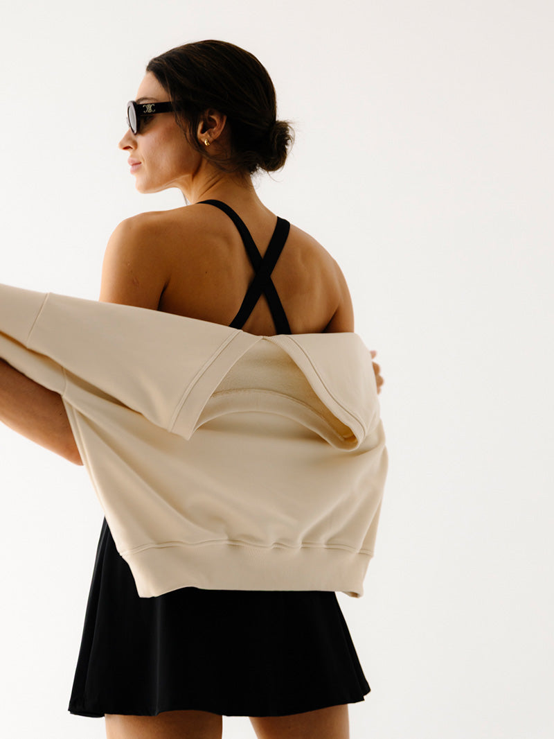 Minimalistyczna czarna sukienka tenisowa