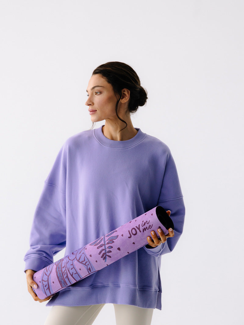 Fioletowa, antypoślizgowa kauczukowa mata do ćwiczeń jogi 3 mm z tropikalnym wzorem - set z fioletową bluzą oversize