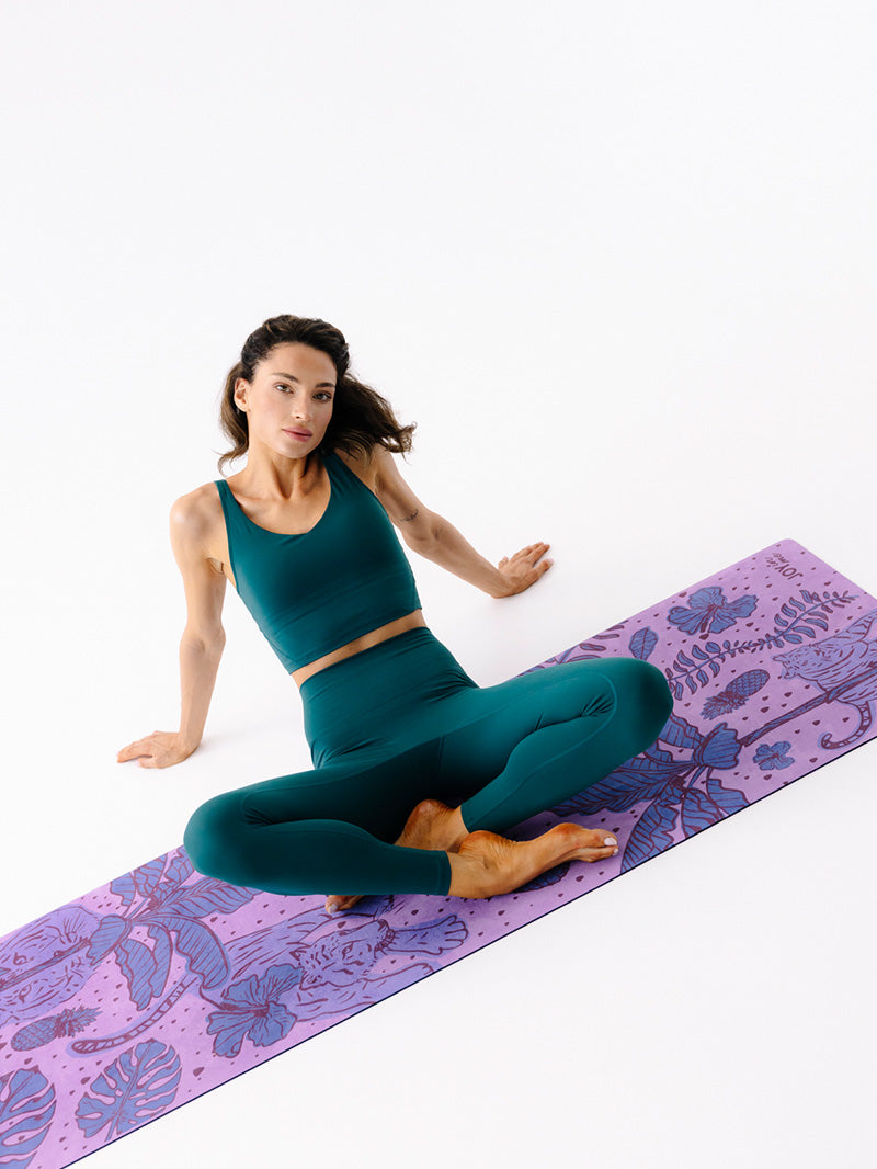 Fioletowa, antypoślizgowa kauczukowa mata do ćwiczeń jogi 3 mm z tropikalnym wzorem