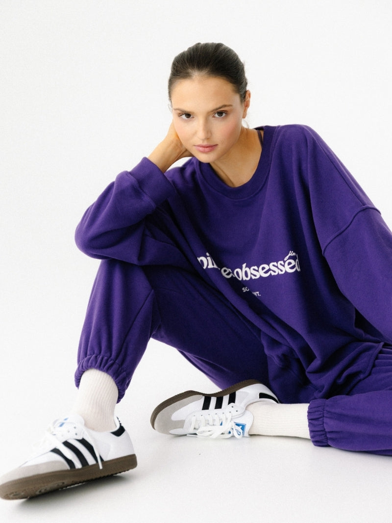 Luźna bawełniana bluza oversize Kind w fiolecie z nadrukiem pilates obsessed - set z luźnymi spodniami bawełnianymi