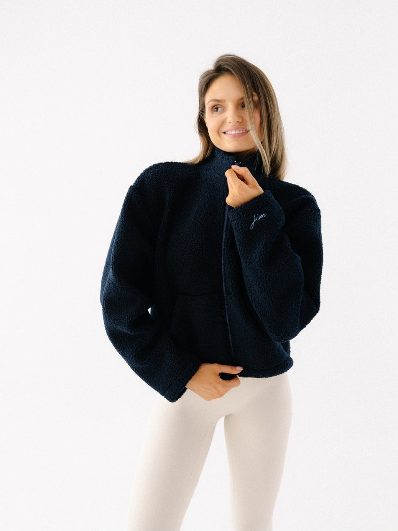 Damska rozpinana bluza polarowa w granatowym kolorze z serii Explore - widok na haft na rękawie