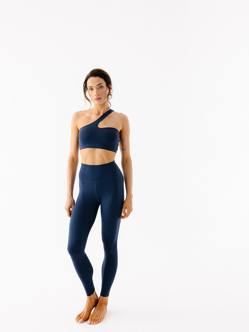 Granatowe legginsy do jogi z wysokim stanem Unity - set z granatowym asymetrycznym stanikiem