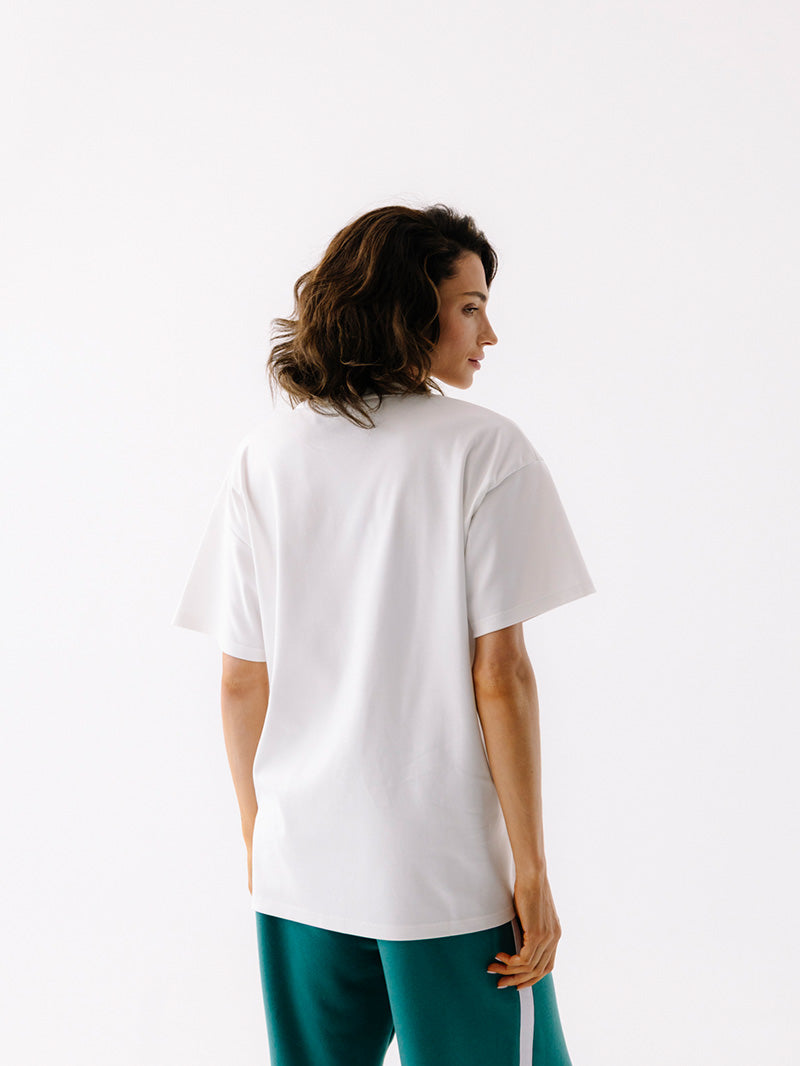 Jasna bawełniana koszulka oversize Yoga Club - widok na plecy