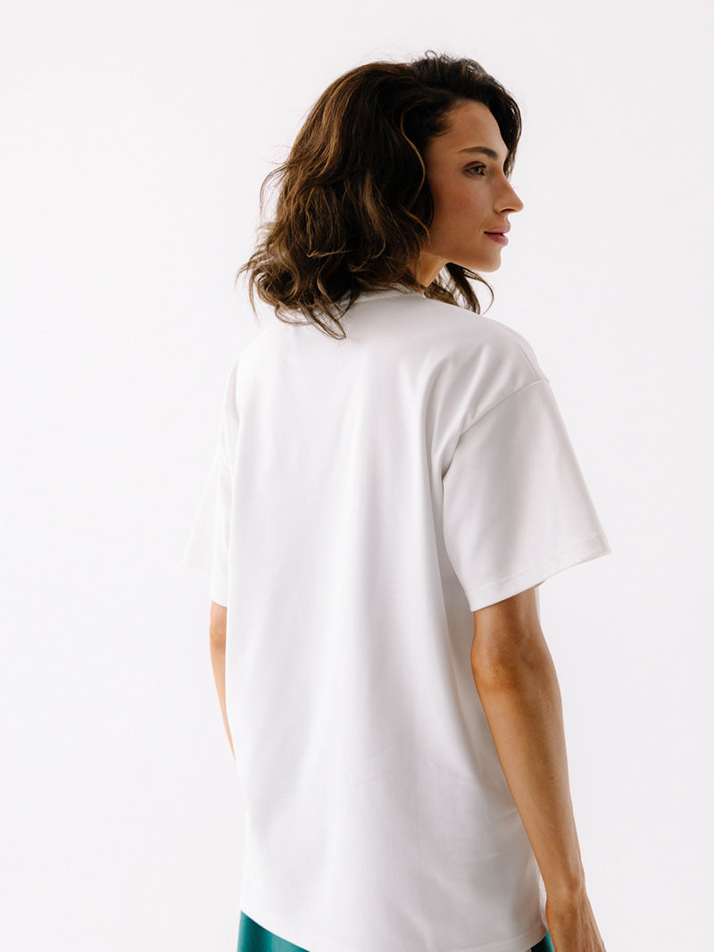 Jasna bawełniana koszulka oversize Yoga Club - krój kwadratowy boxy