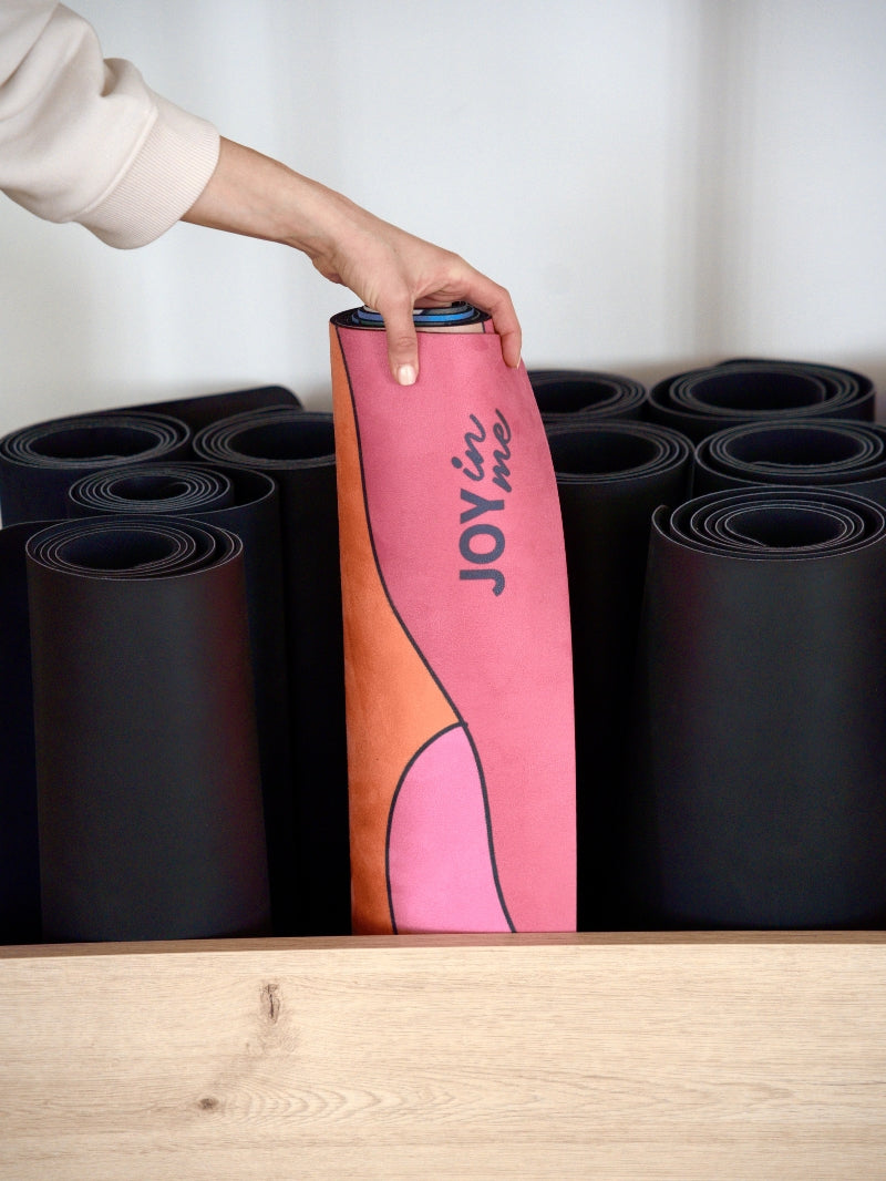 Kolorowa kauczukowa mata do ćwiczeń z wzorem czapli - JOYINME x Ewa Konstantynowicz Goss