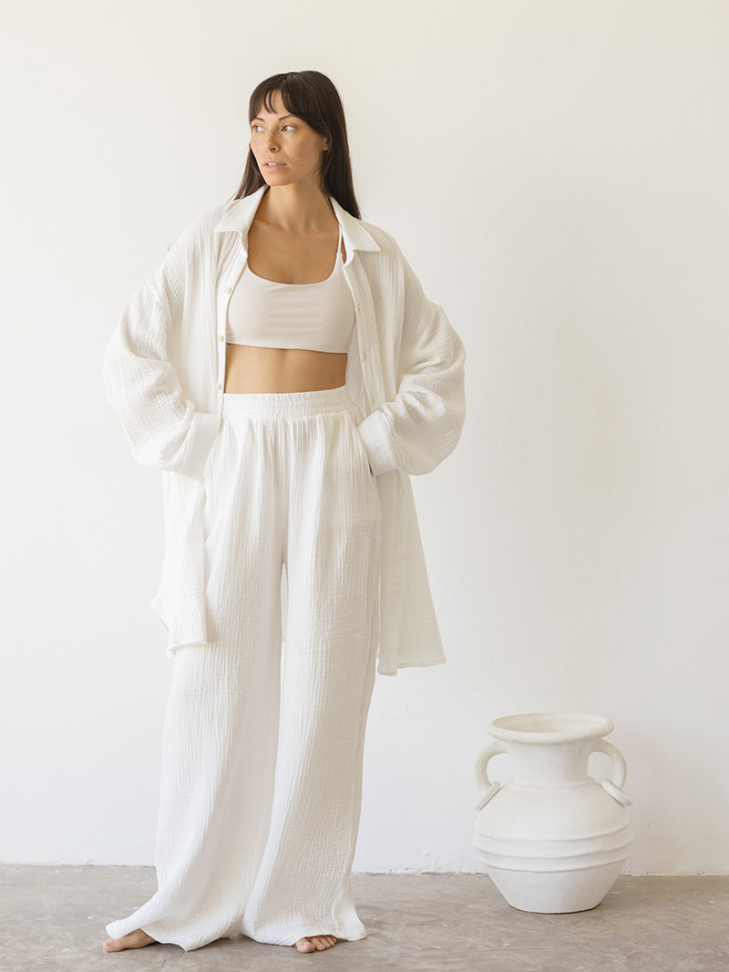 Kremowa damska koszula bawełniana Rest 2.0 - zestaw z białym stanikiem do jogi i luźnymi spodniami