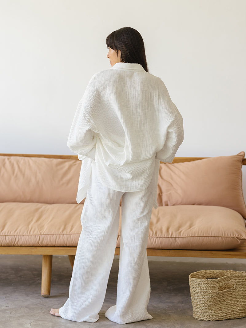 Kremowa damska koszula bawełniana Rest 2.0 - widok na tył koszuli z kołnierzykiem