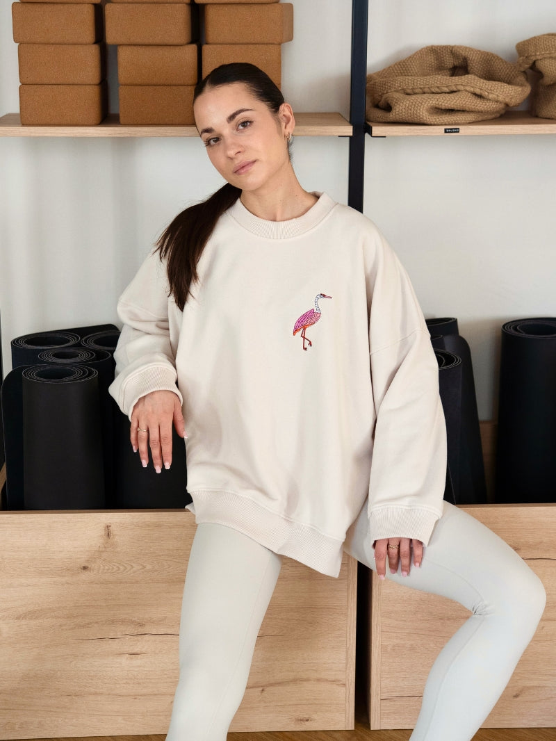 Kremowa luźna bluza bawełniana z grafiką czapli - JOYINME x Ewa Konstantynowicz Goss, set z kremowymi legginsami damskimi