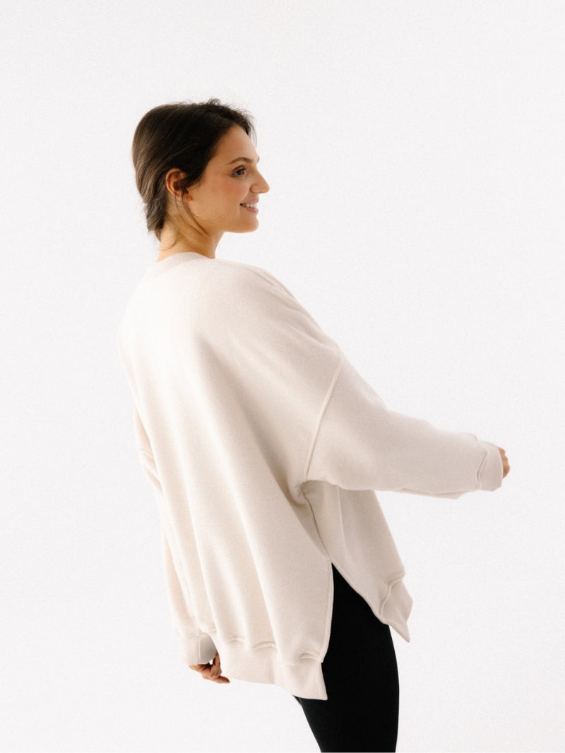 Luźna bawełniana bluza damska oversize KIND w kremowym kolorze z nadrukiem pilates obsessed