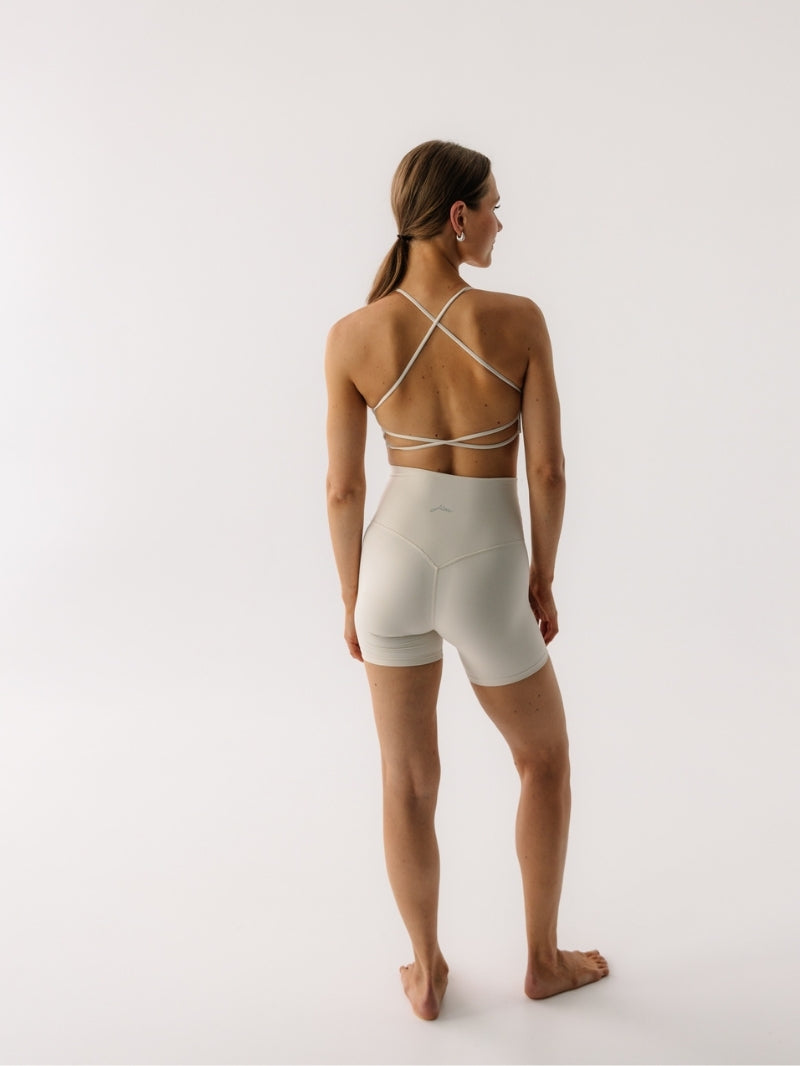 Kremowe damskie spodenki do jogi Movement od JOYINME