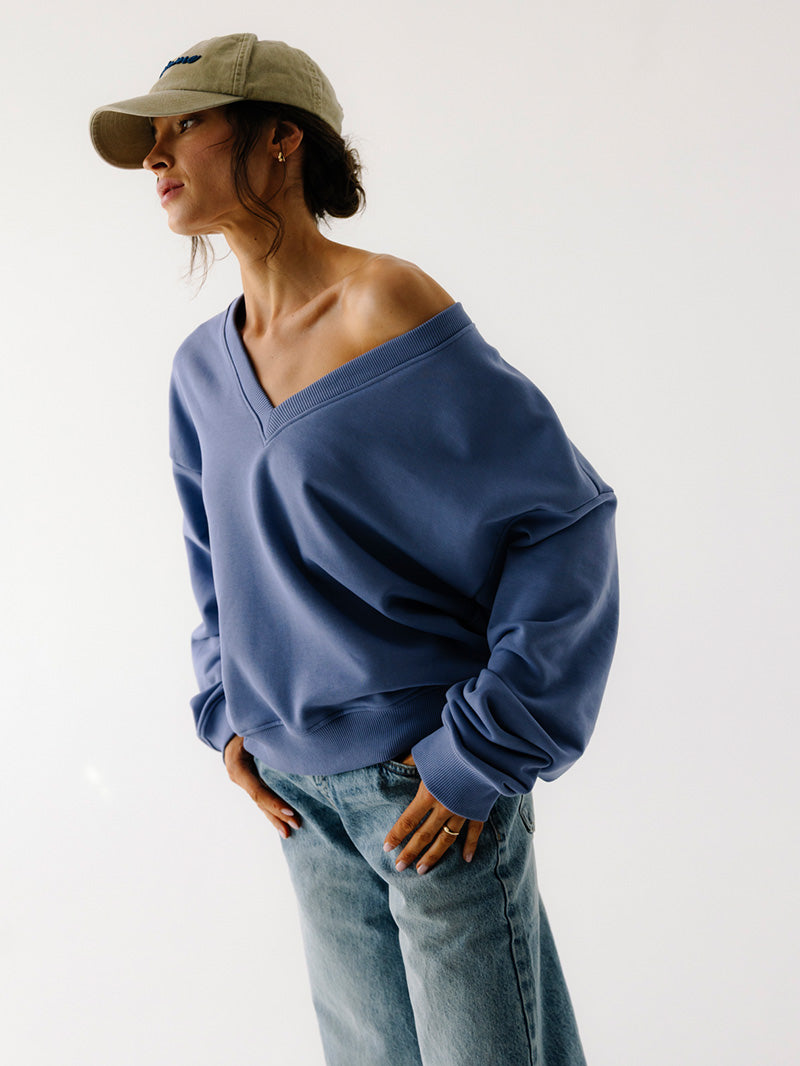 Niebieska oversize bluza z dekoltem na plecach V-Essence