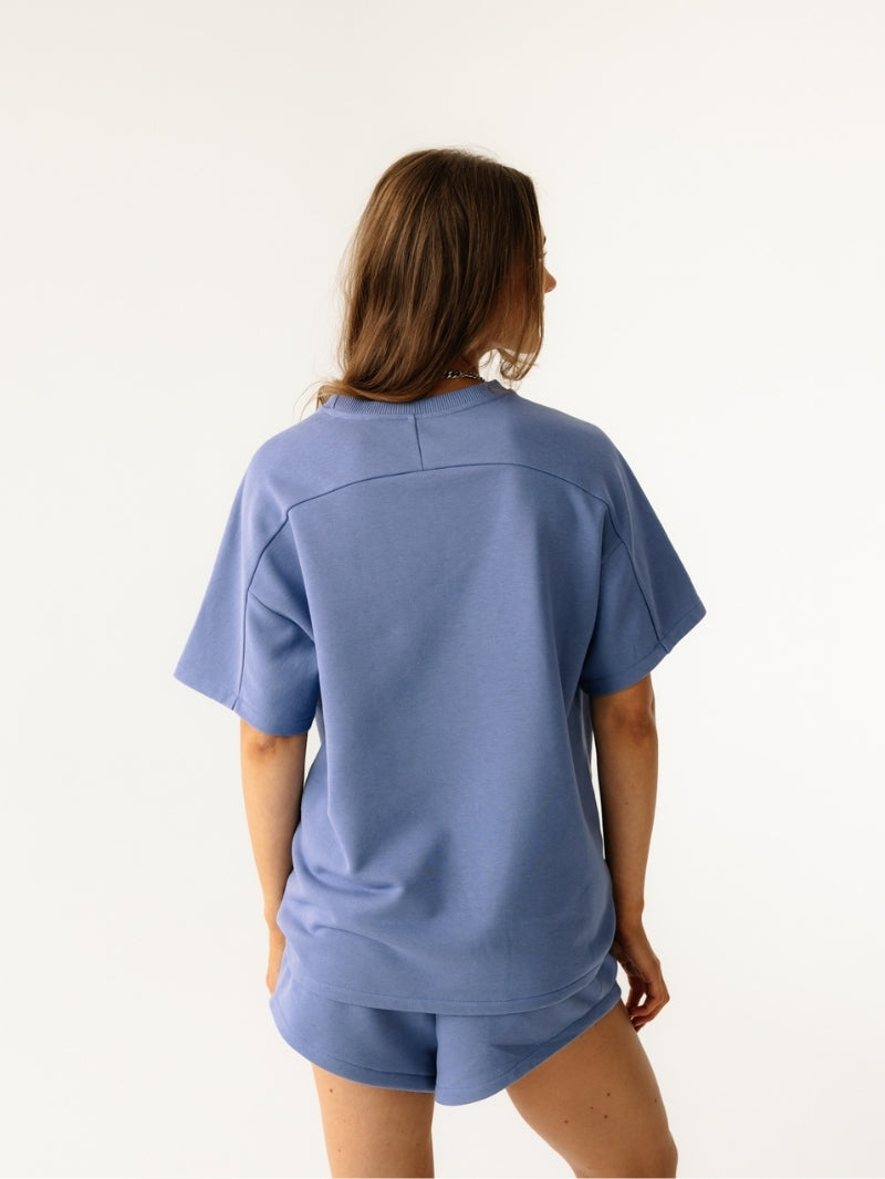 Widok z tyłu na niebieskie szorty dresowe Coast z dekoracyjnym wiązaniem w pasie w odcieniu Timeless Blue