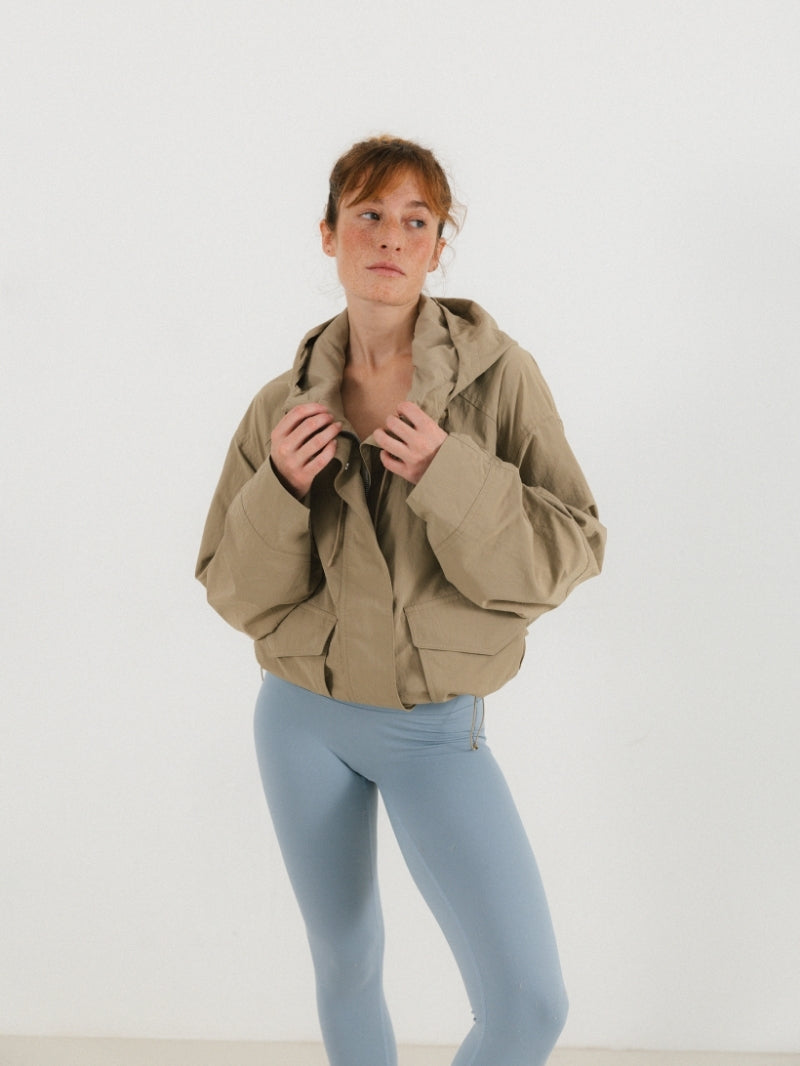 Oliwkowa damska kurtka oversize z kapturem