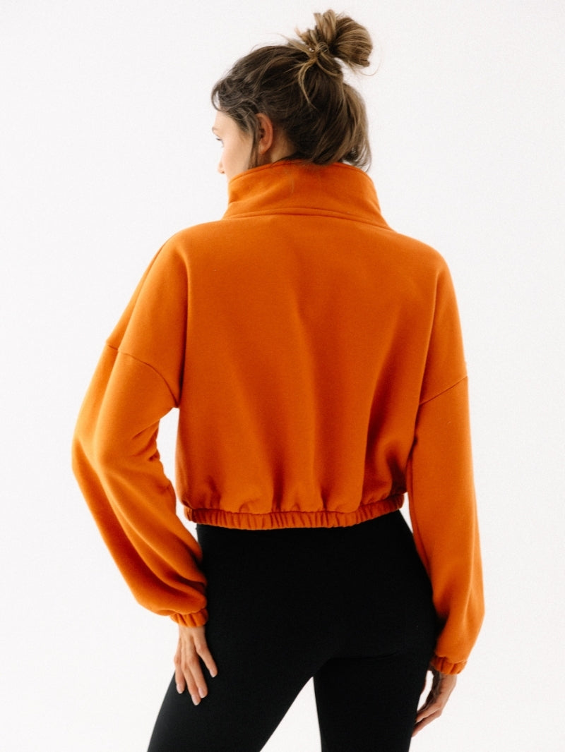 Rozpinana bluza ze stójką w pomarańczowym
grafitowym haftem Affirmation z wysokiej jakości bawełny - widok na tył