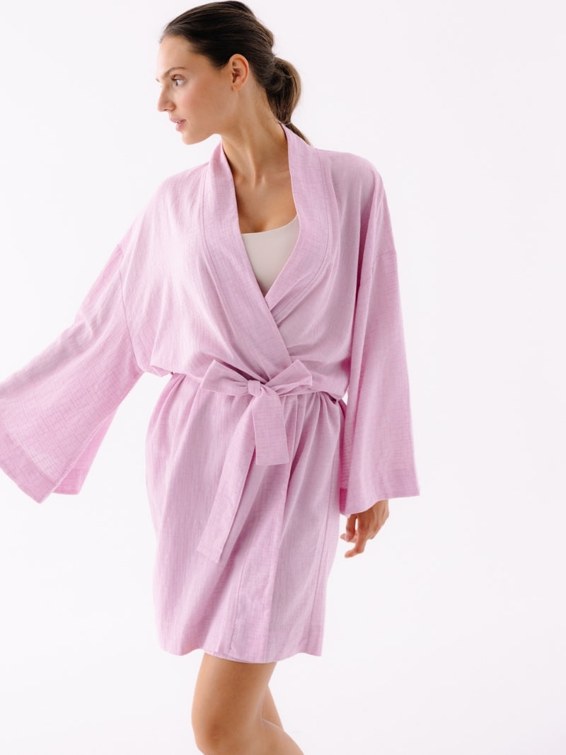 Minimalistyczne, luźne kimono damskie w różowym kolorze w kolekcji Hizen - z paskiem, z delikatną fakturą
