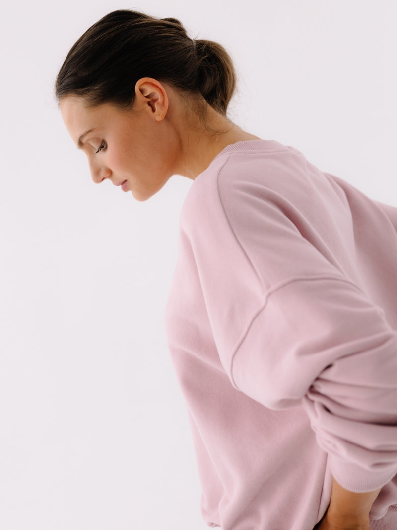 Szeroka damska bluza oversize w różowym odcieniu z serii Spark — wysokiej jakości bawełna, minimalistyczny design, o skróconym fasonie