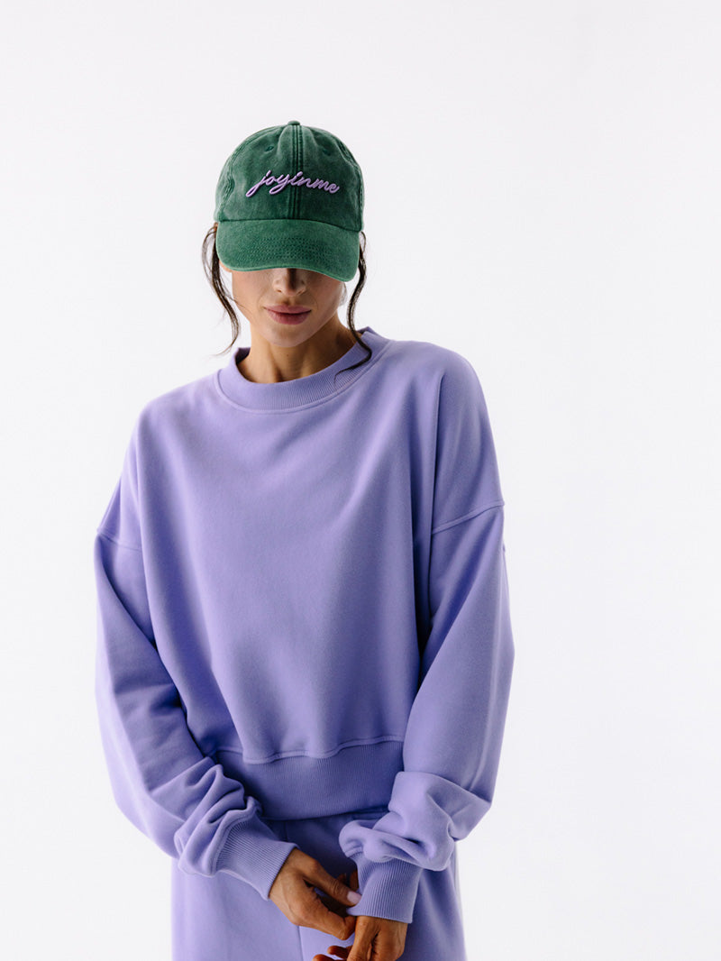 Zielona damska czapka z daszkiem Radiance - widok na haft z logo JOYINME