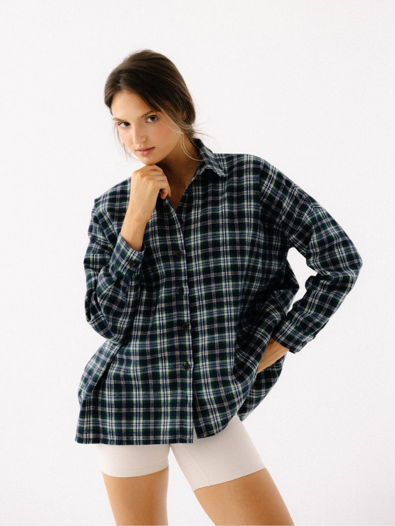 Damska koszula flanelowa w kratę w zielonym odcieniu - krój oversize, bawełniany materiał
