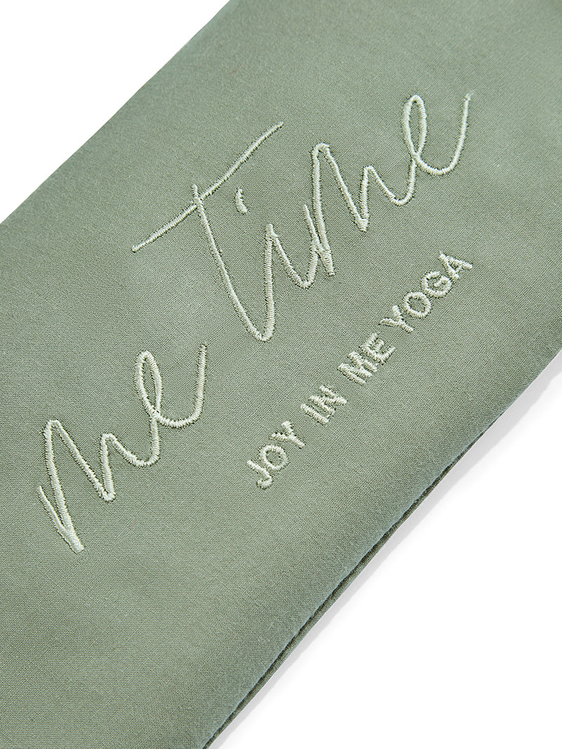 zielona poduszka relaksacyjna na oczy Me Time - widok na haft