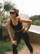 Czarny damski crop top do ćwiczeń Grace