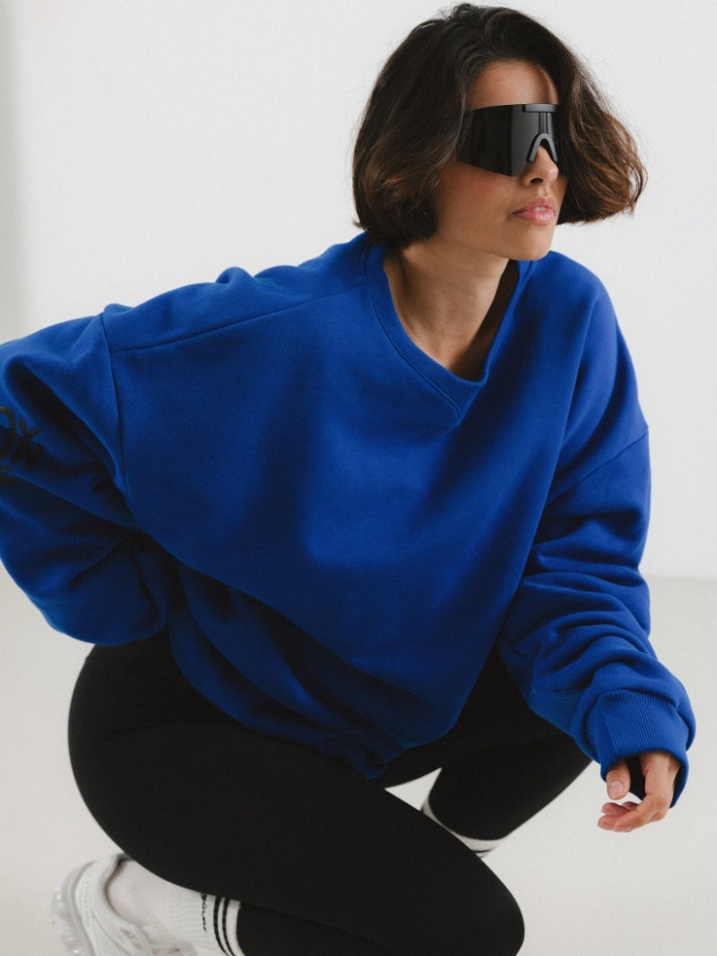 Kobaltowa damska bluza oversize z obniżoną linią ramion, wykonana z bawełny w projekcie Soft Rebel