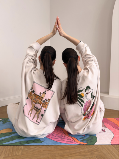 Kremowa luźna bluza bawełniana z grafiką wielbłąda - JOYINME x Ewa Konstantynowicz Goss, set z bluzą z grafiką czapli