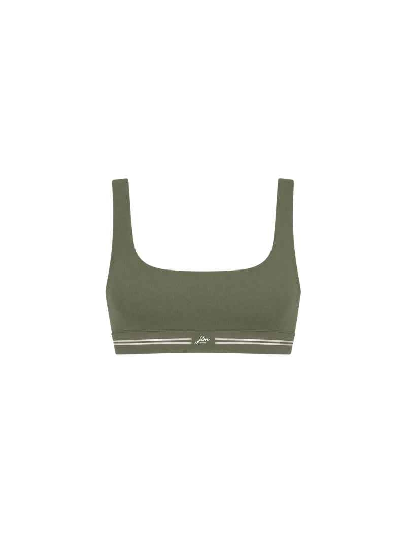 Damski treningowy crop top w oliwkowym odcieniu - kwadratowy dekolt, szerokie ramiączka, stabilne podtrzymanie bez ucisku i wyjmowane wkładki