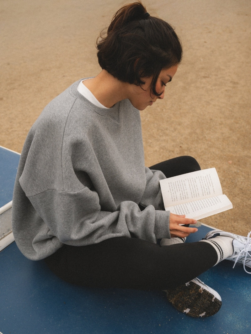 Szara damska bluza oversize z obniżoną linią ramion, wykonana z bawełny w projekcie Soft Rebel