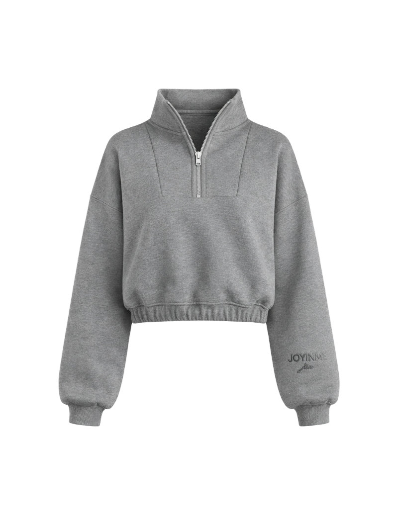 Szara oversize bluza damska typu half-zip wykonana z miękkiej bawełny - widok na długość ramion i krój